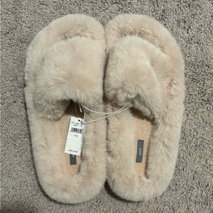 New with tags TWT American Eagle Aerie fuzzy soft slippers slides